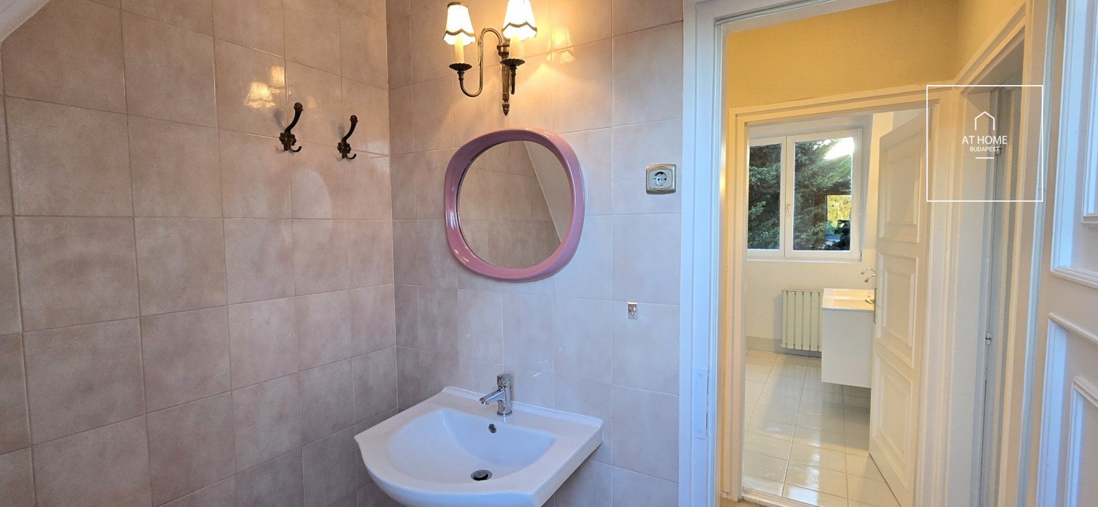 Renovated 210 sqm three-storey family home in one of the most sought-after areas of Rózsadomb