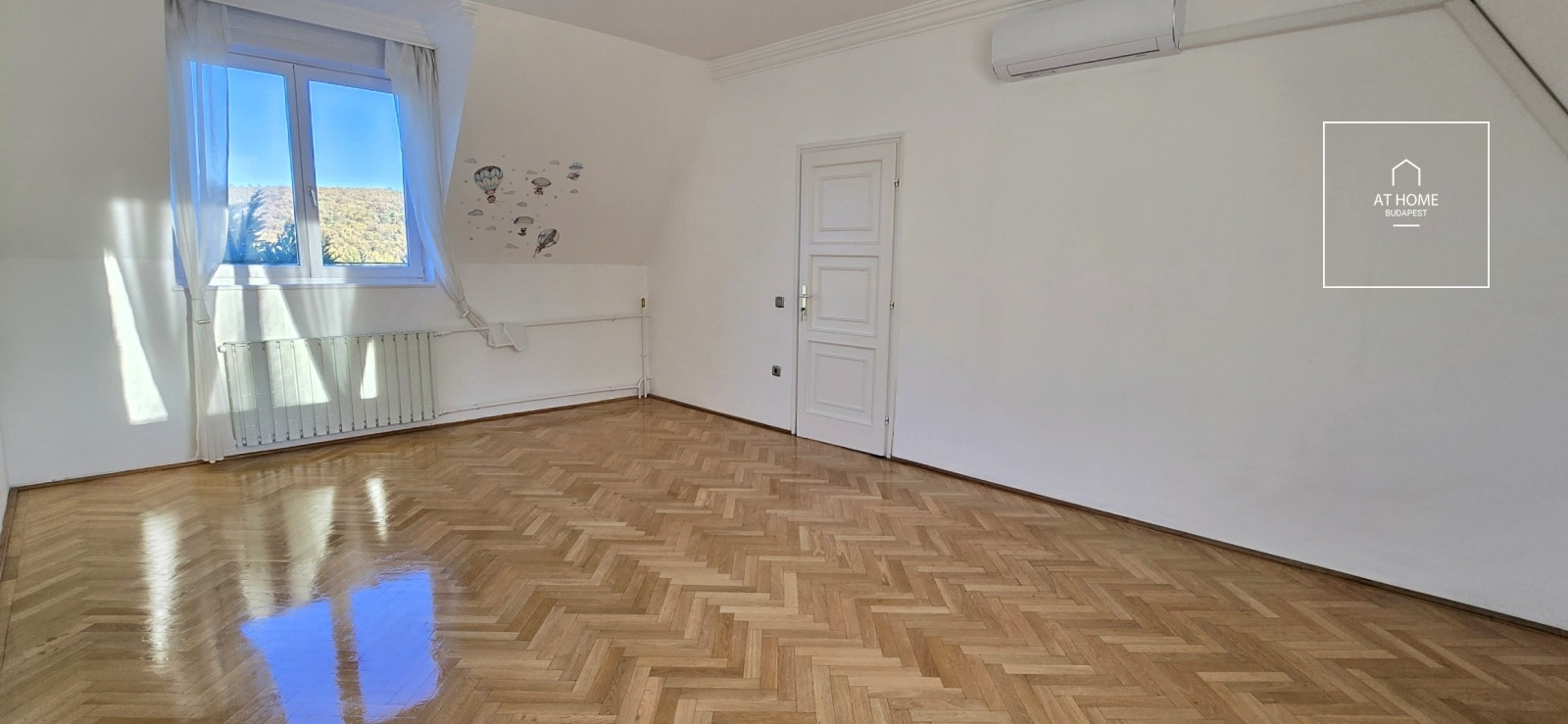 Felújított 210nm-es háromszintes családi ház Rózsadomb egyik legkedveltebb részén