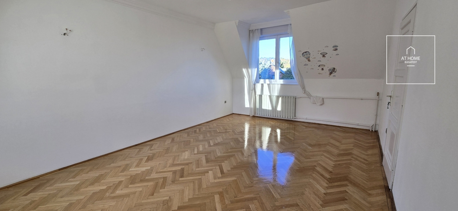 Renovated 210 sqm three-storey family home in one of the most sought-after areas of Rózsadomb