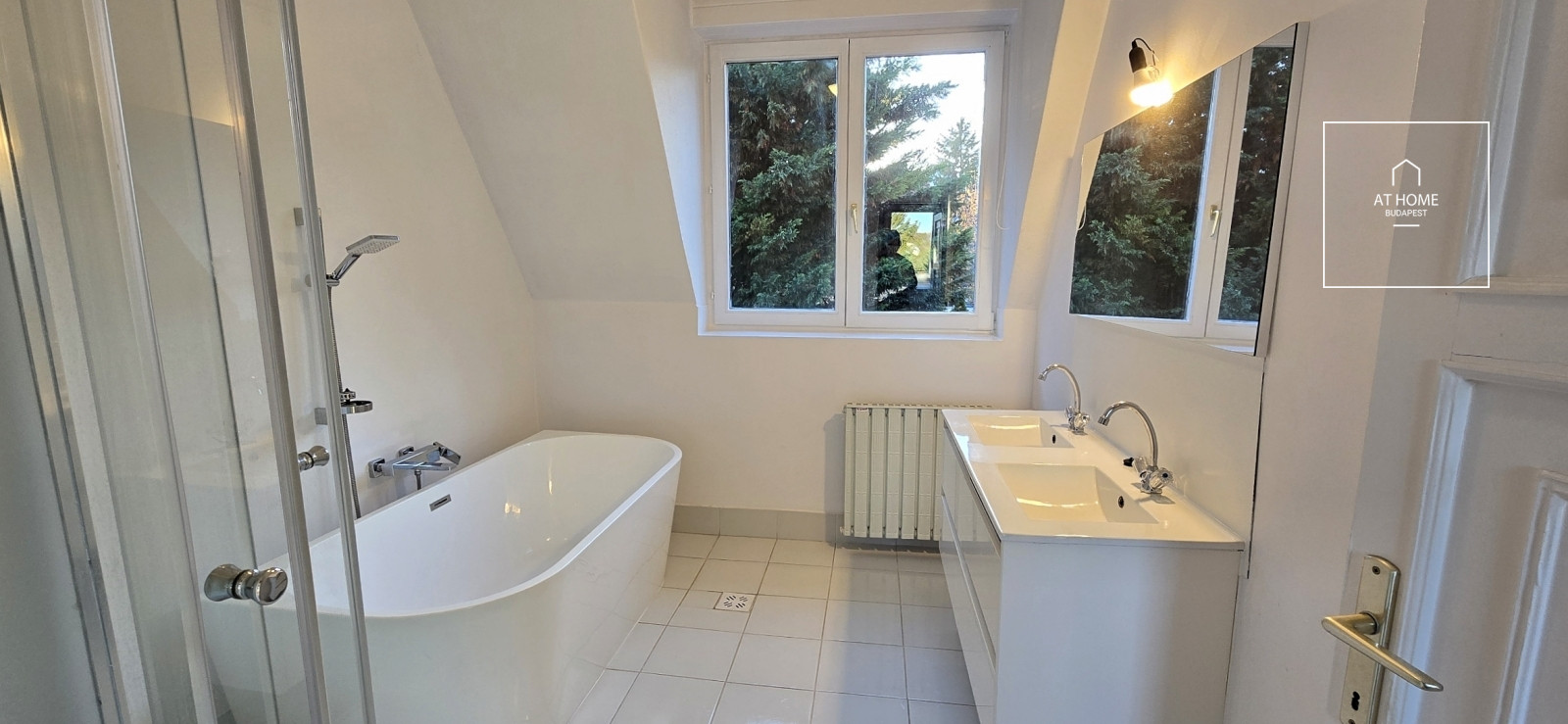 Renovated 210 sqm three-storey family home in one of the most sought-after areas of Rózsadomb