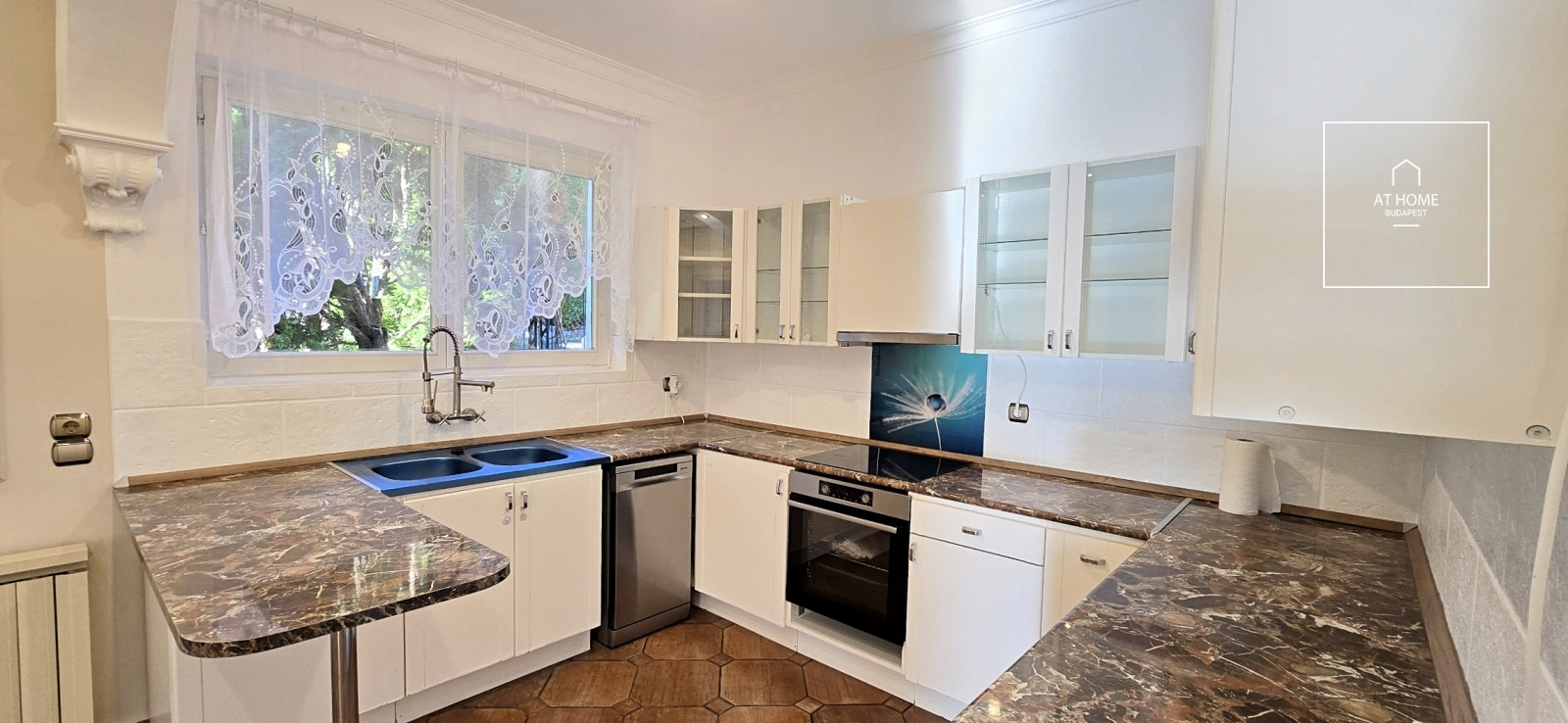 Renovated 210 sqm three-storey family home in one of the most sought-after areas of Rózsadomb