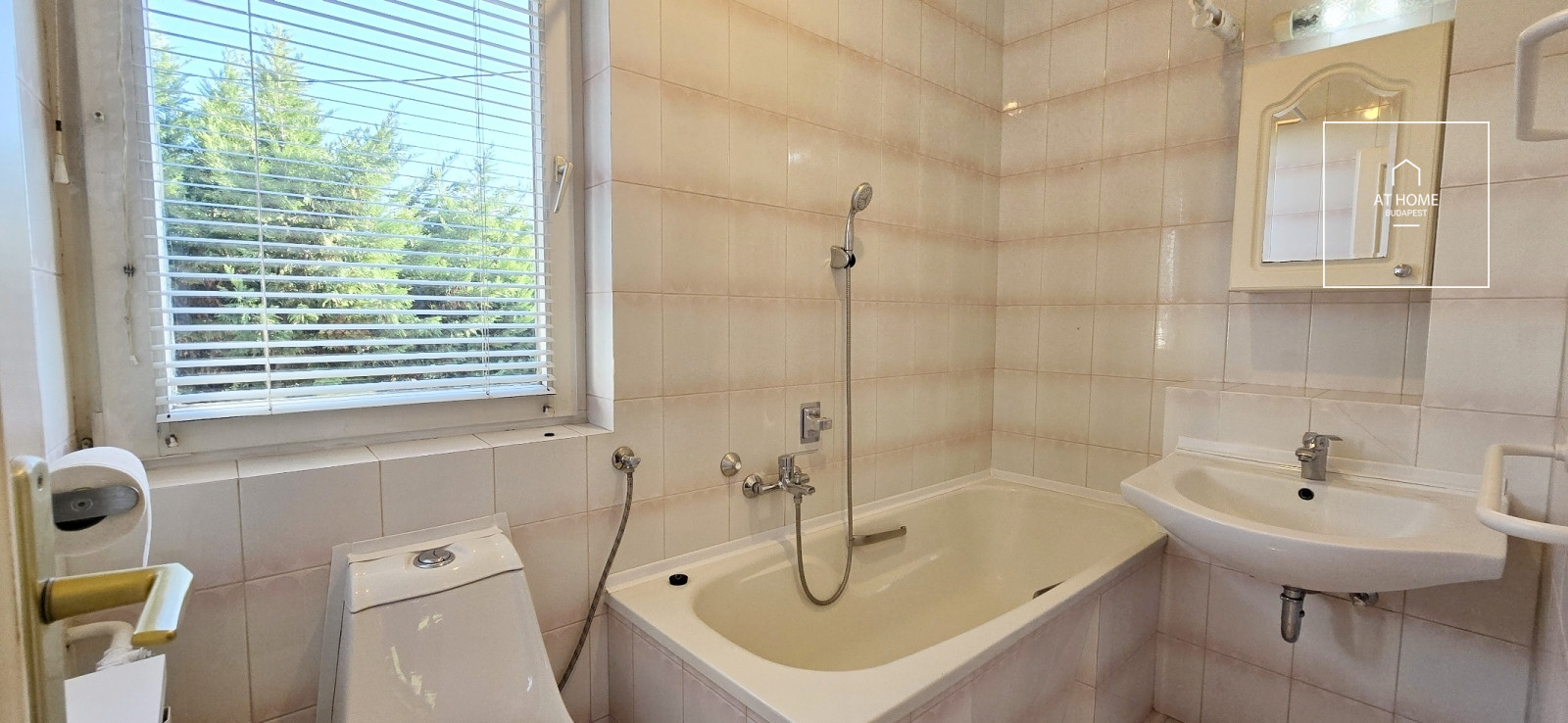 Renovated 210 sqm three-storey family home in one of the most sought-after areas of Rózsadomb