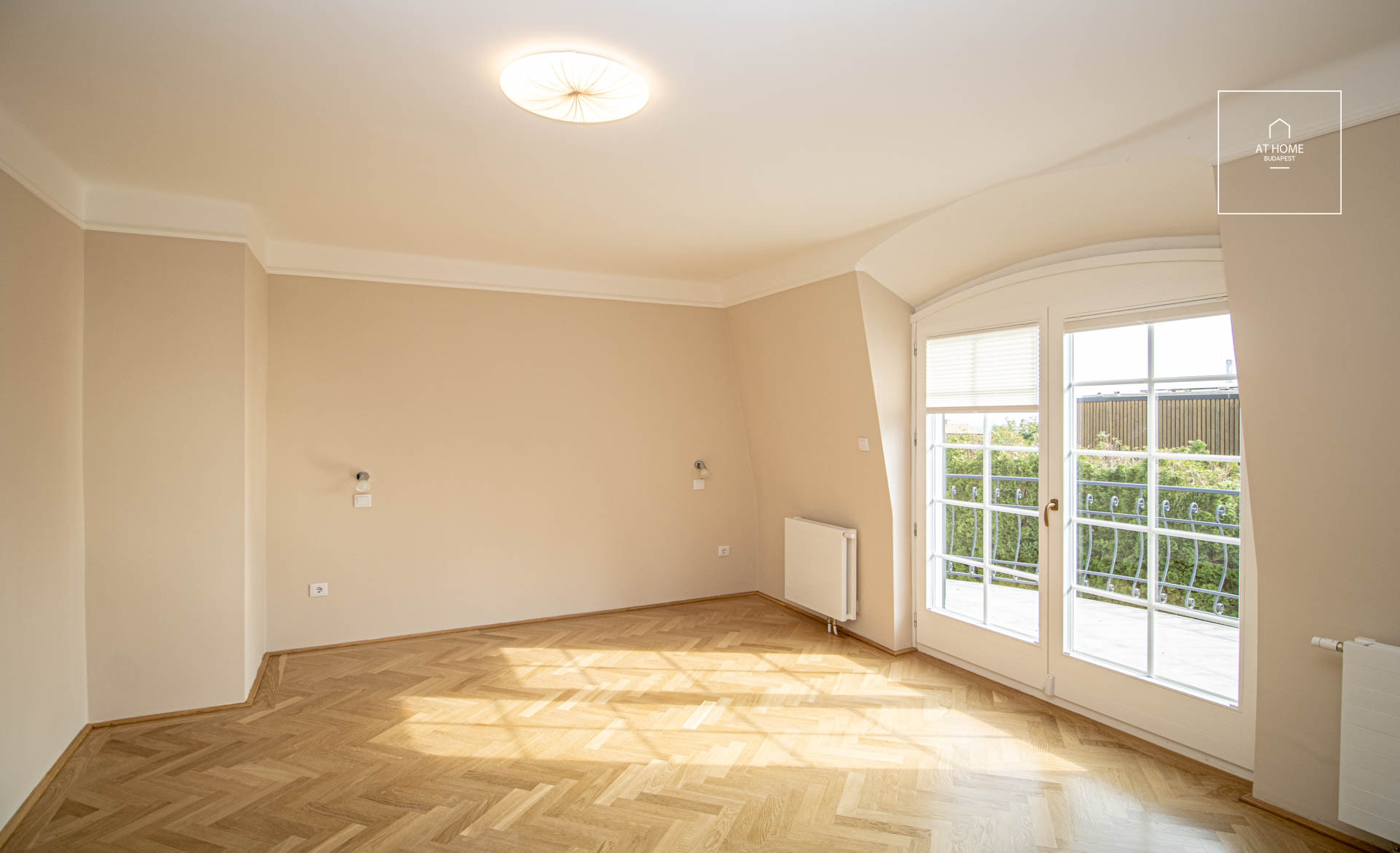 Refurbished detached house with pool for rent Budapest III. district, Táborhegy