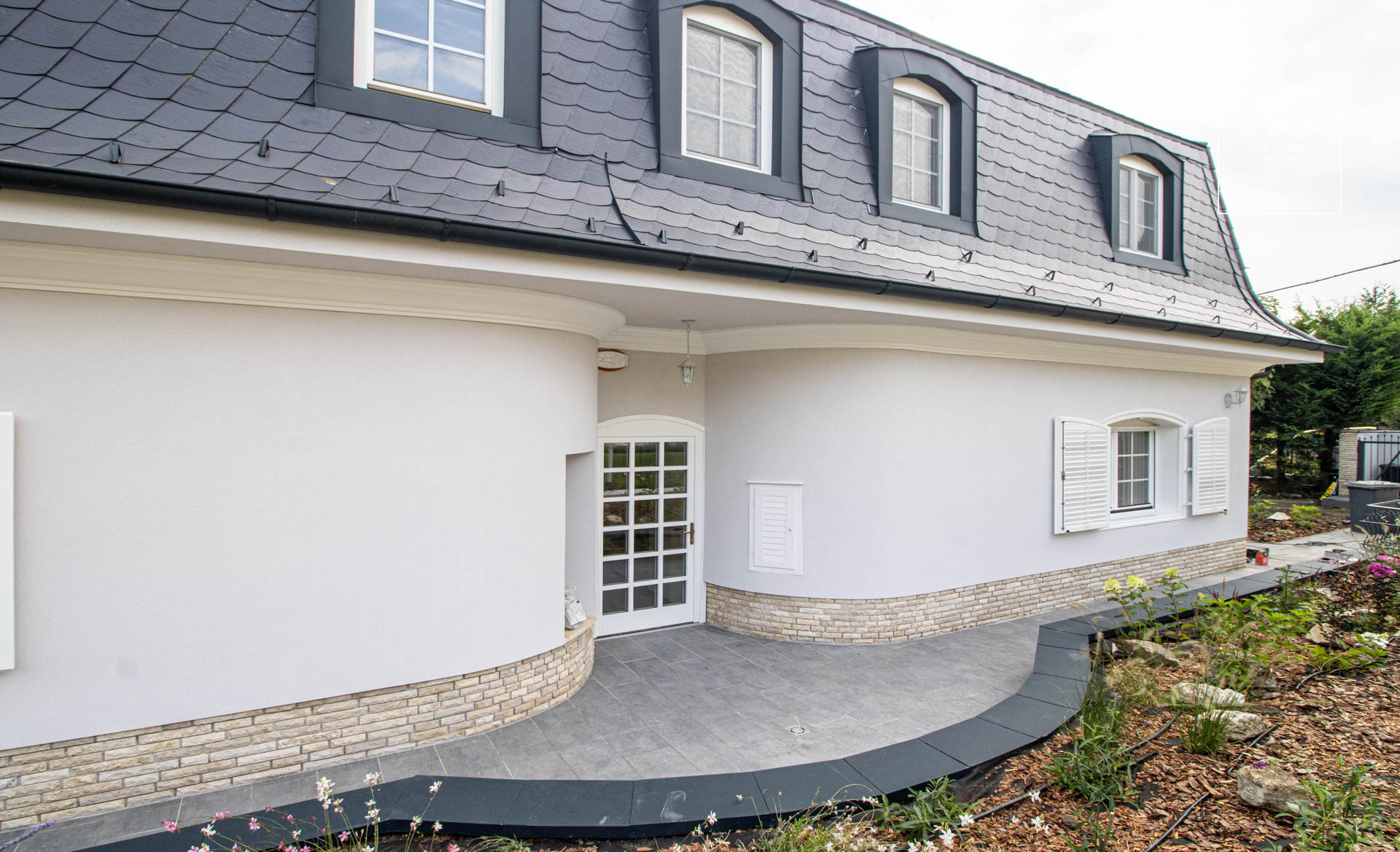 Refurbished detached house with pool for rent Budapest III. district, Táborhegy