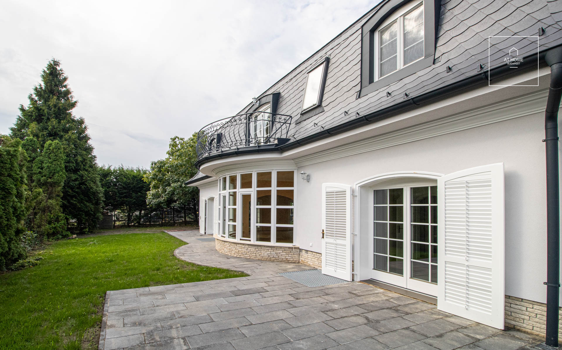 Refurbished detached house with pool for rent Budapest III. district, Táborhegy