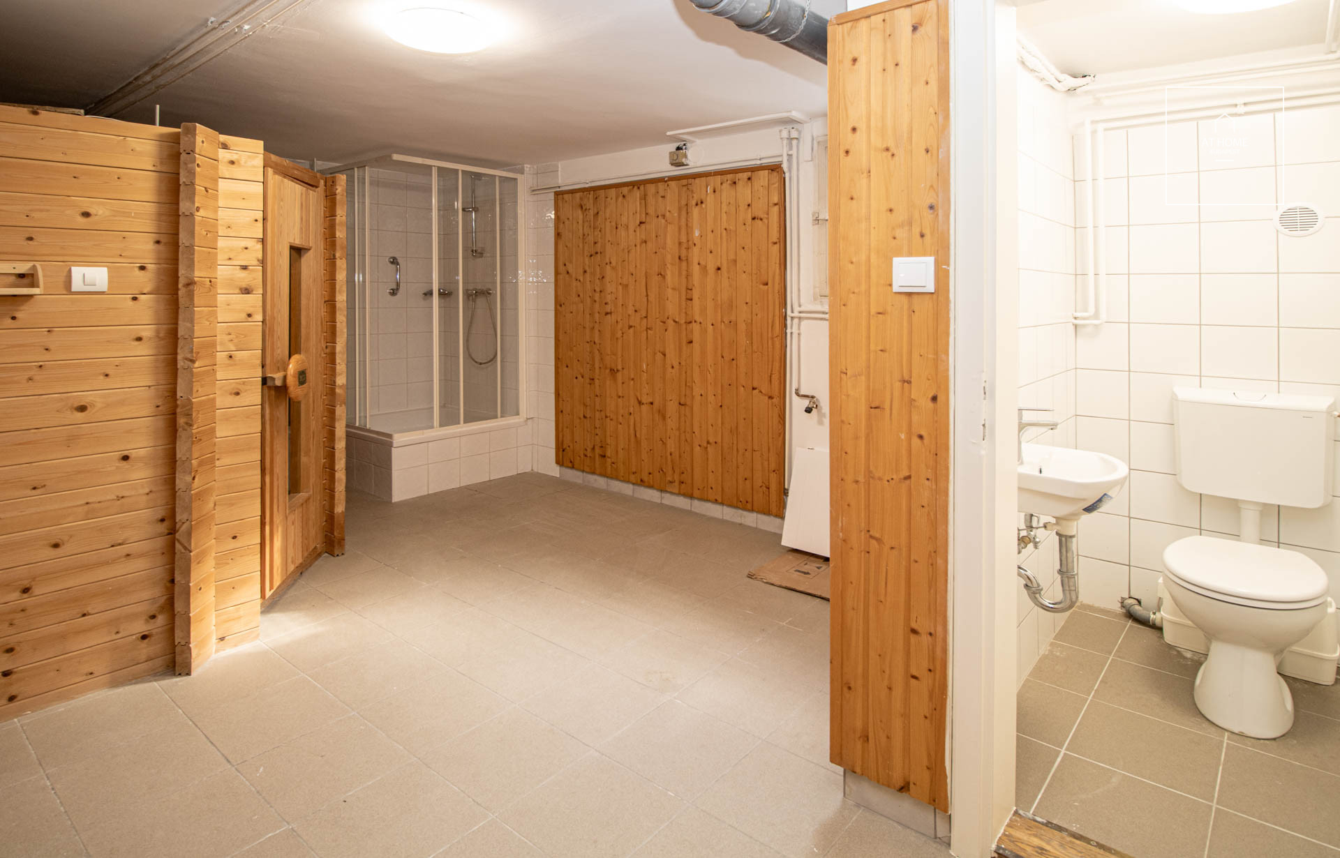 Refurbished detached house with pool for rent Budapest III. district, Táborhegy