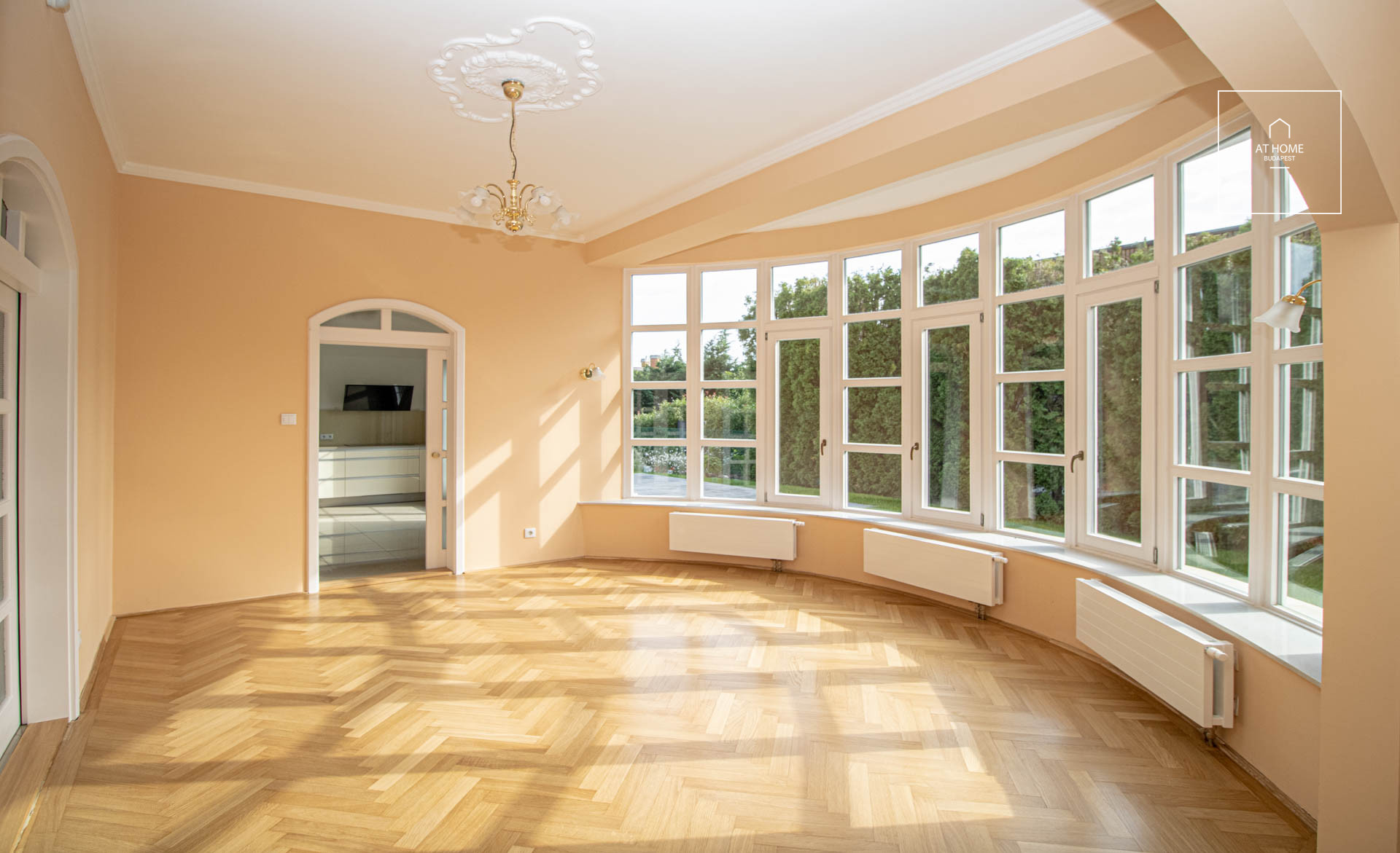 Refurbished detached house with pool for rent Budapest III. district, Táborhegy