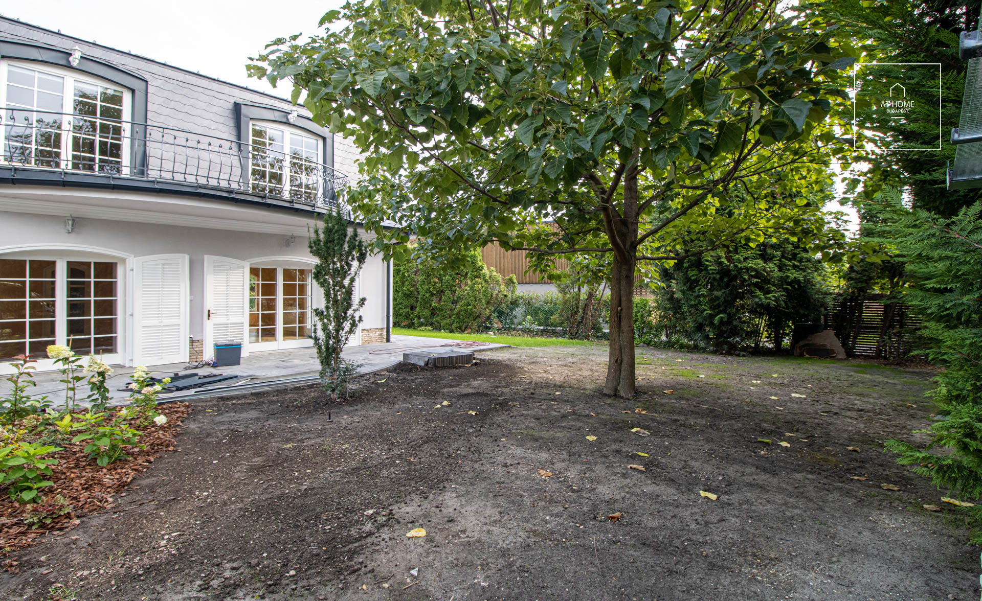 Refurbished detached house with pool for rent Budapest III. district, Táborhegy