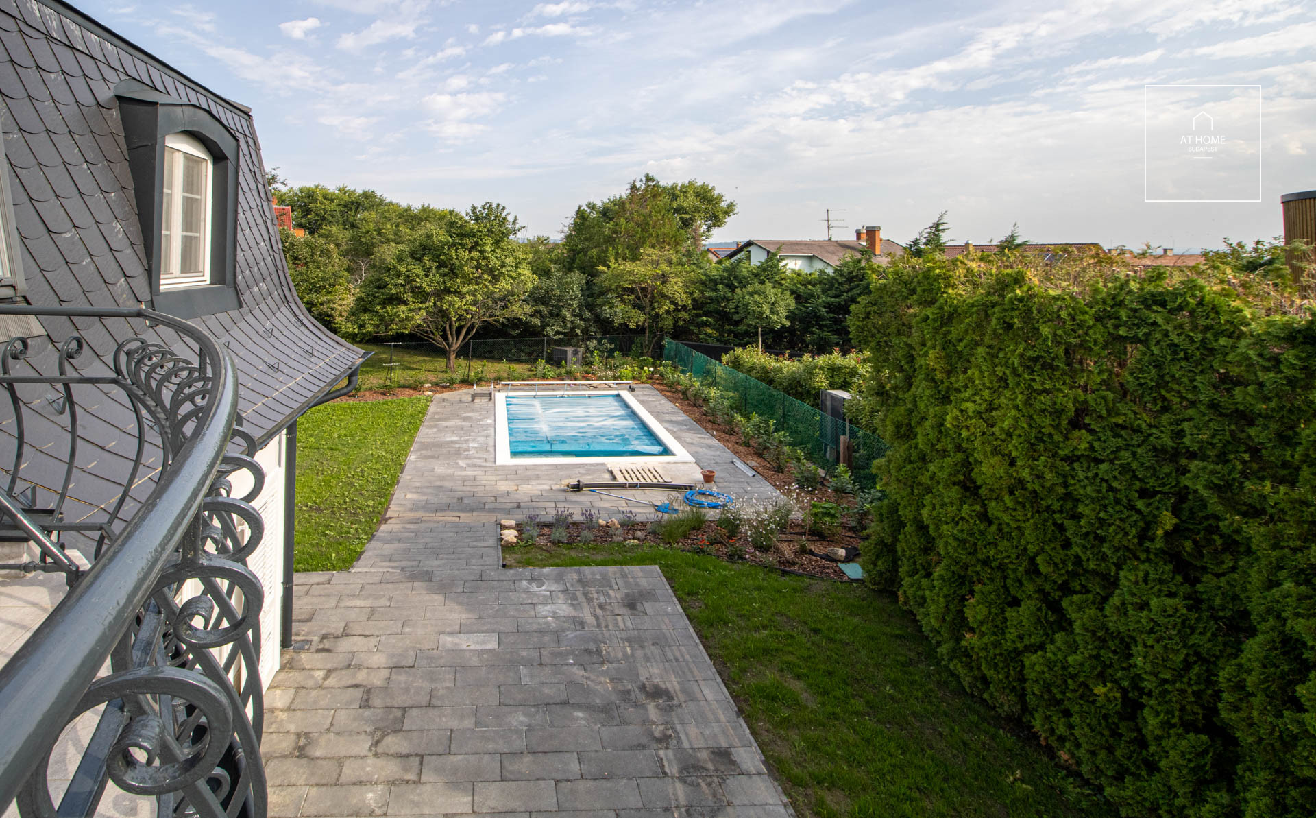 Refurbished detached house with pool for rent Budapest III. district, Táborhegy