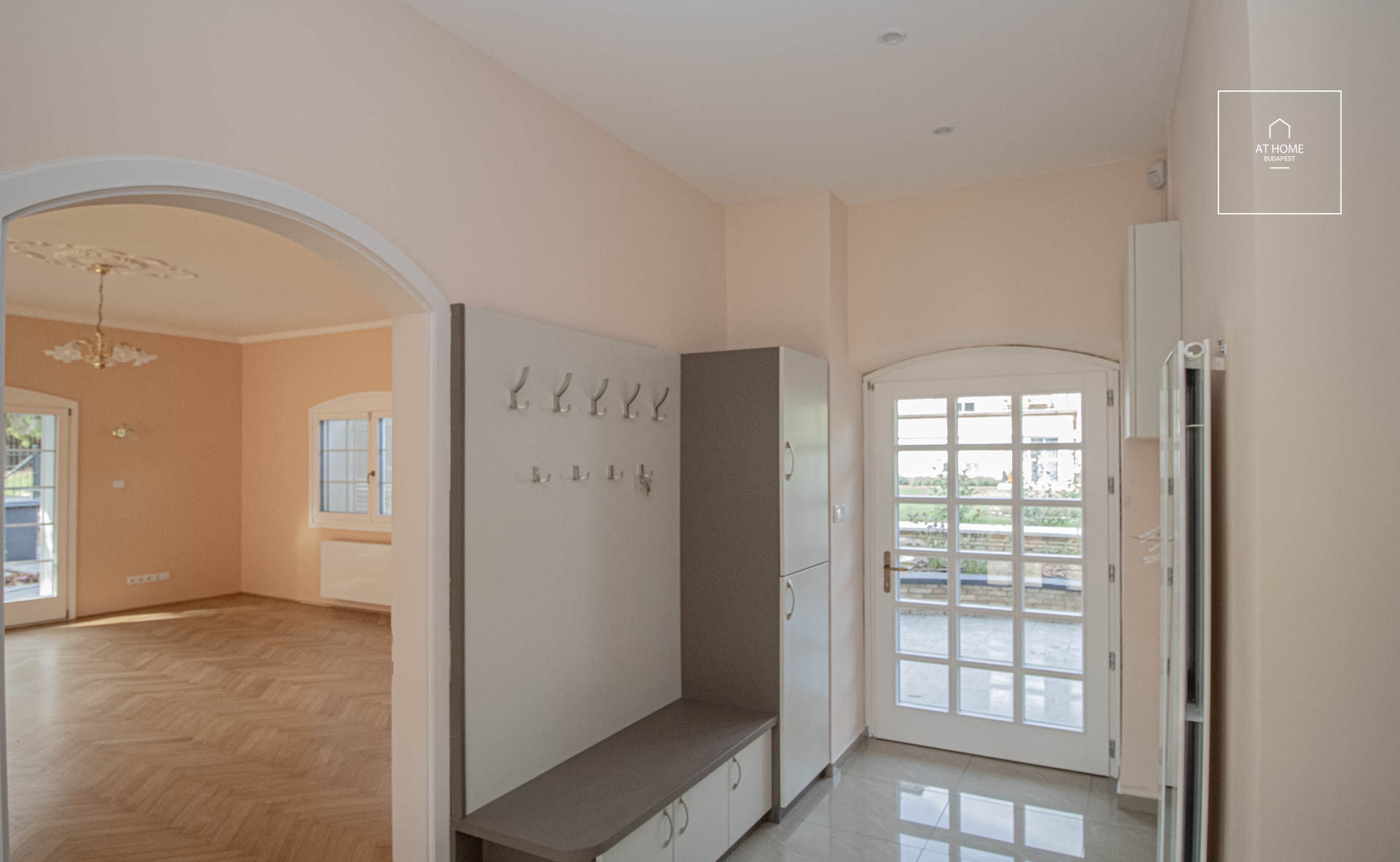 Refurbished detached house with pool for rent Budapest III. district, Táborhegy