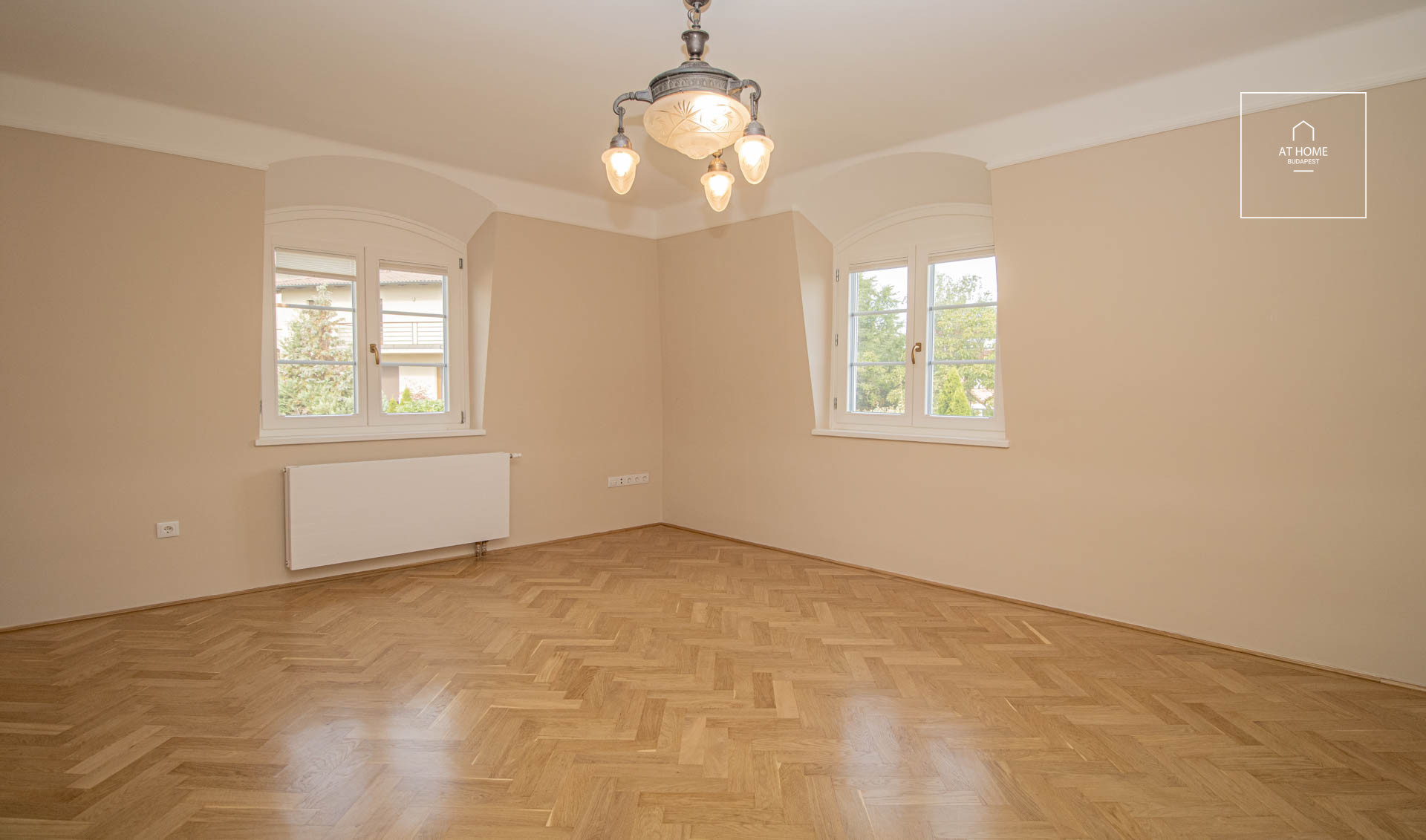 Refurbished detached house with pool for rent Budapest III. district, Táborhegy