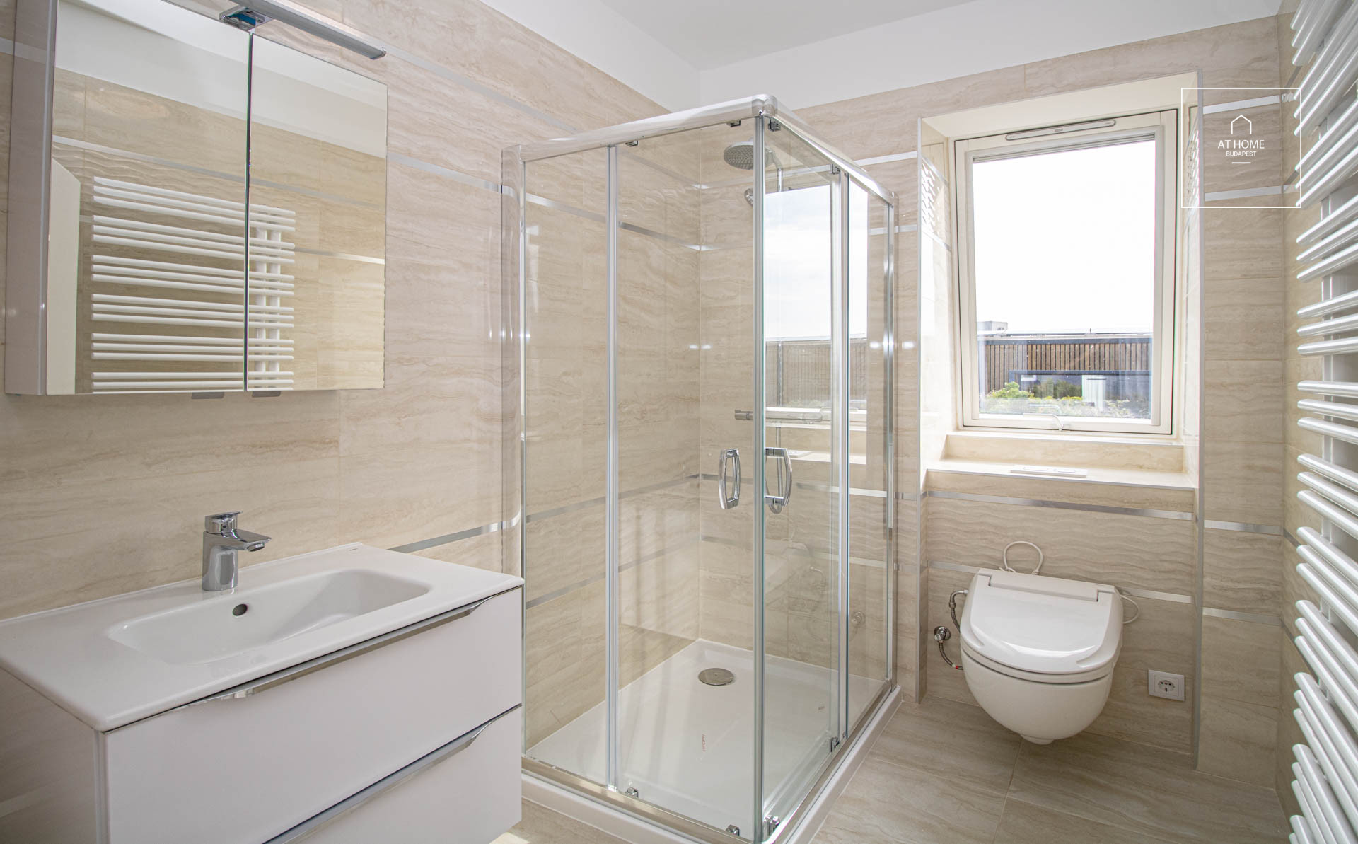 Refurbished detached house with pool for rent Budapest III. district, Táborhegy