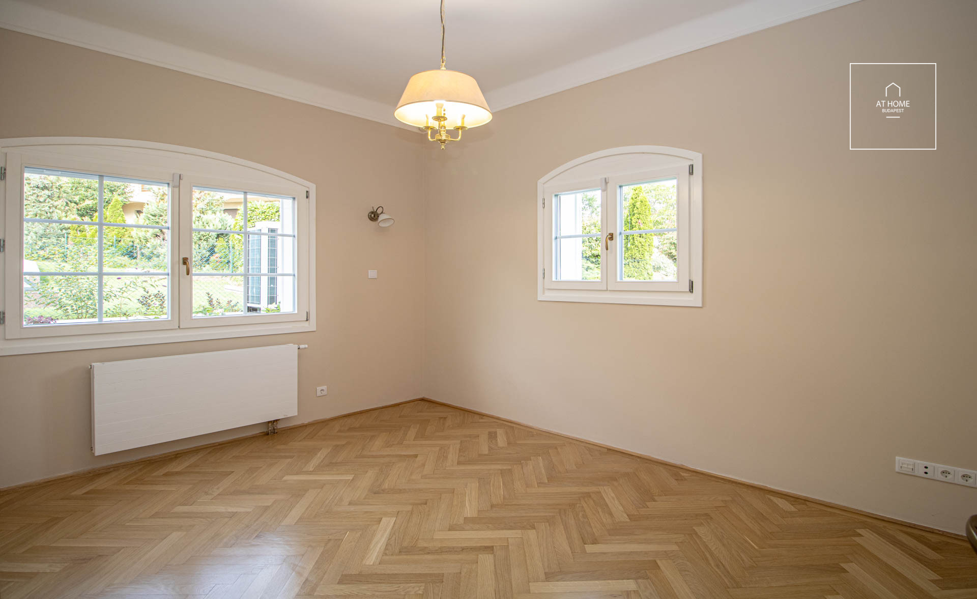 Refurbished detached house with pool for rent Budapest III. district, Táborhegy