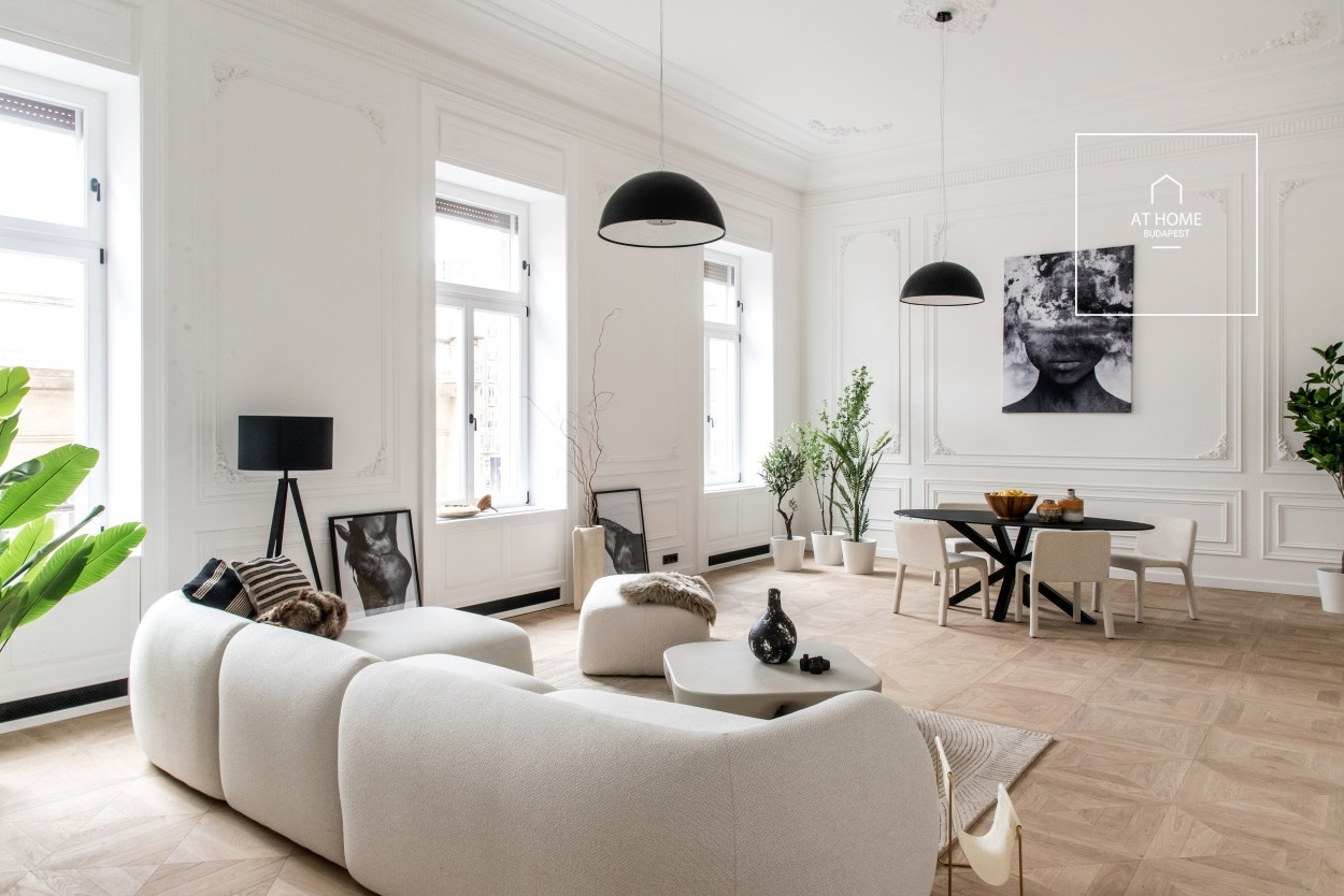 Renovated apartment in the heart of the city, customizable to the new owner’s needs