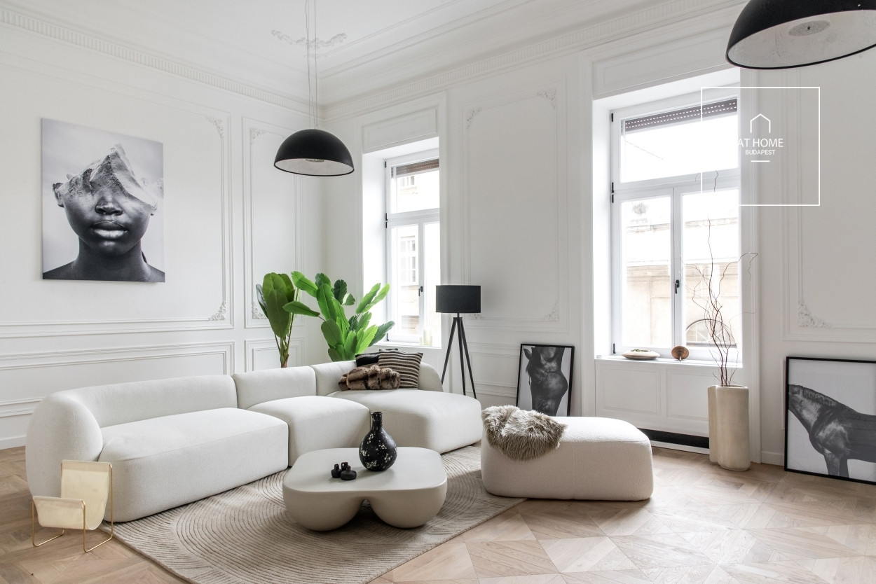 Renovated apartment in the heart of the city, customizable to the new owner’s needs