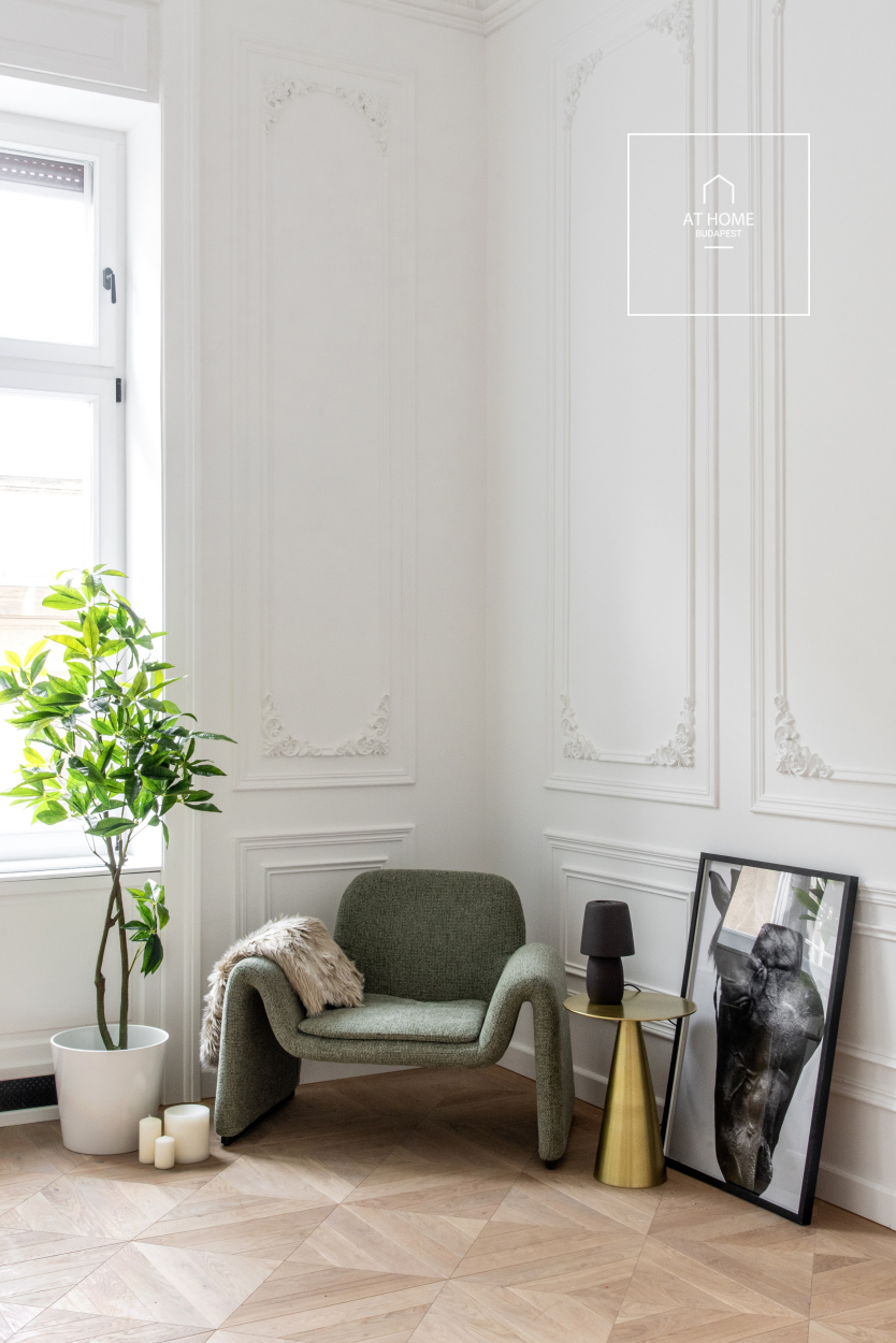 Renovated apartment in the heart of the city, customizable to the new owner’s needs