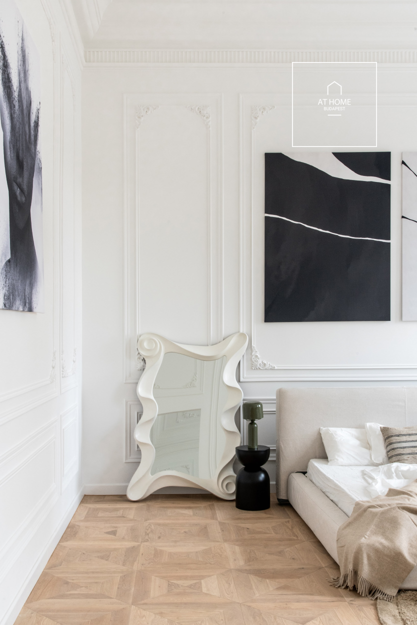 Renovated apartment in the heart of the city, customizable to the new owner’s needs