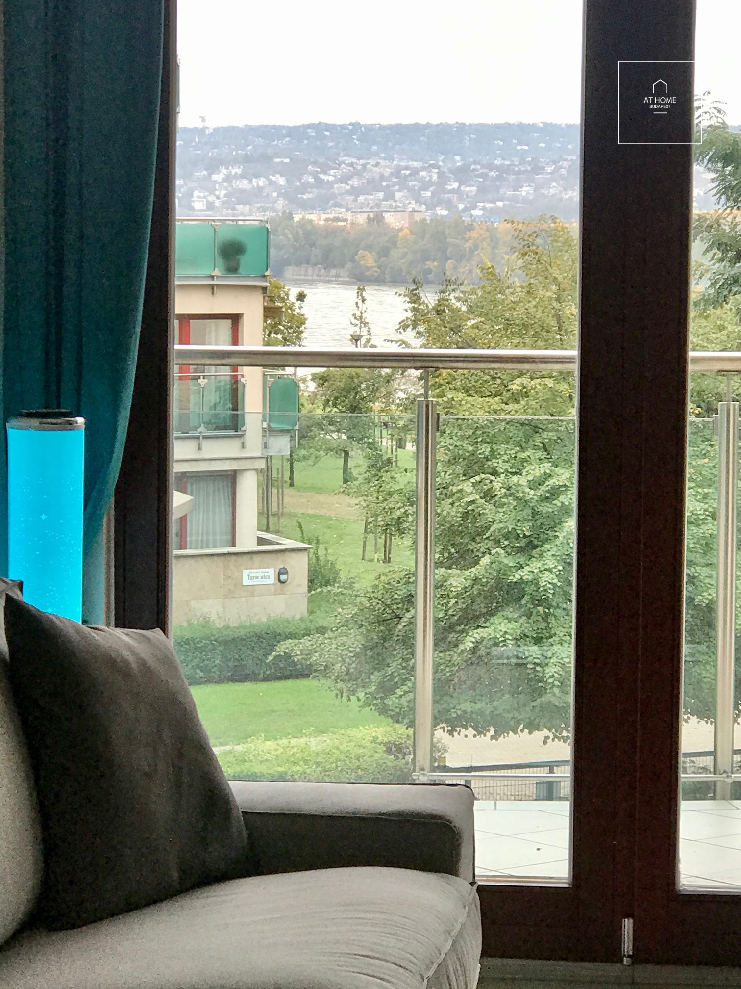 2-bedroom apartment with a view of the Danube for rent in XIII. district