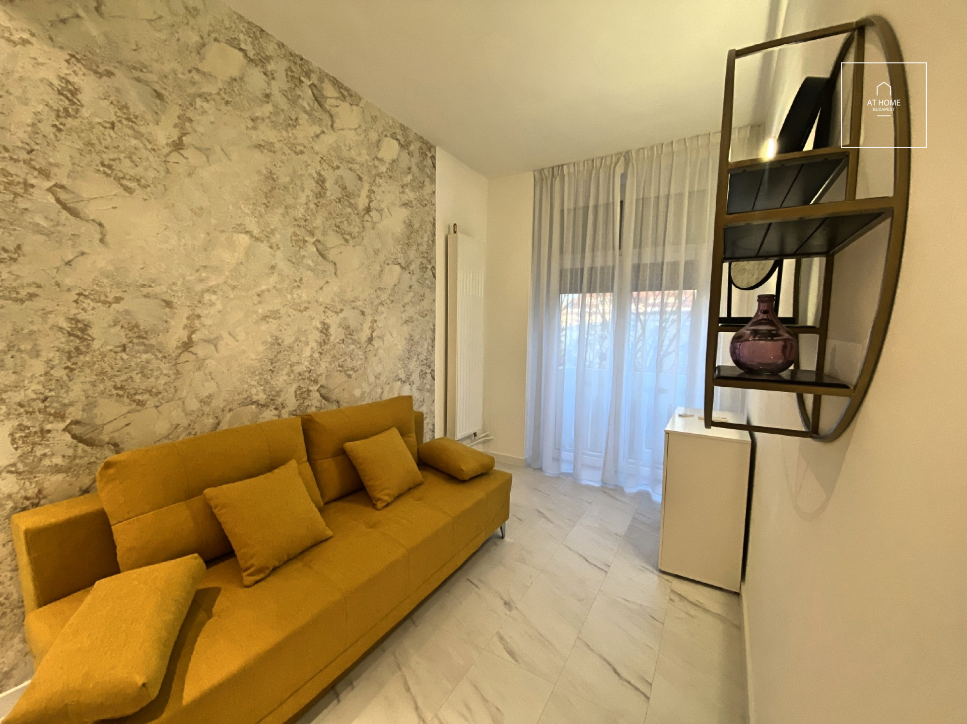 Renovated 83 sqm apartment with 2 bedrooms and 3 balconies near the Parliament