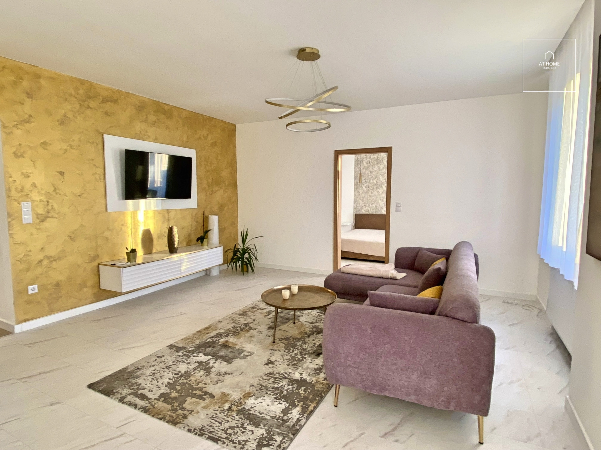 Renovated 83 sqm apartment with 2 bedrooms and 3 balconies near the Parliament