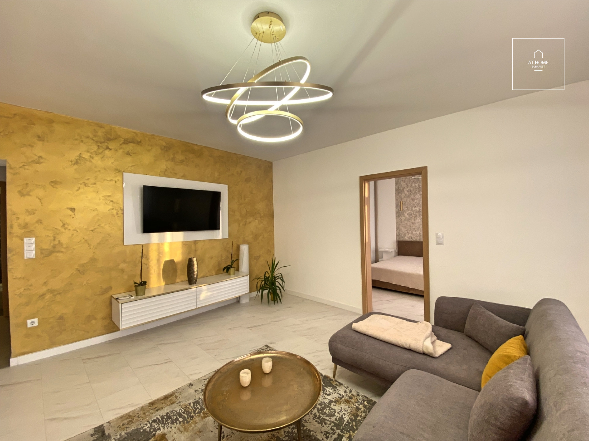 Renovated 83 sqm apartment with 2 bedrooms and 3 balconies near the Parliament