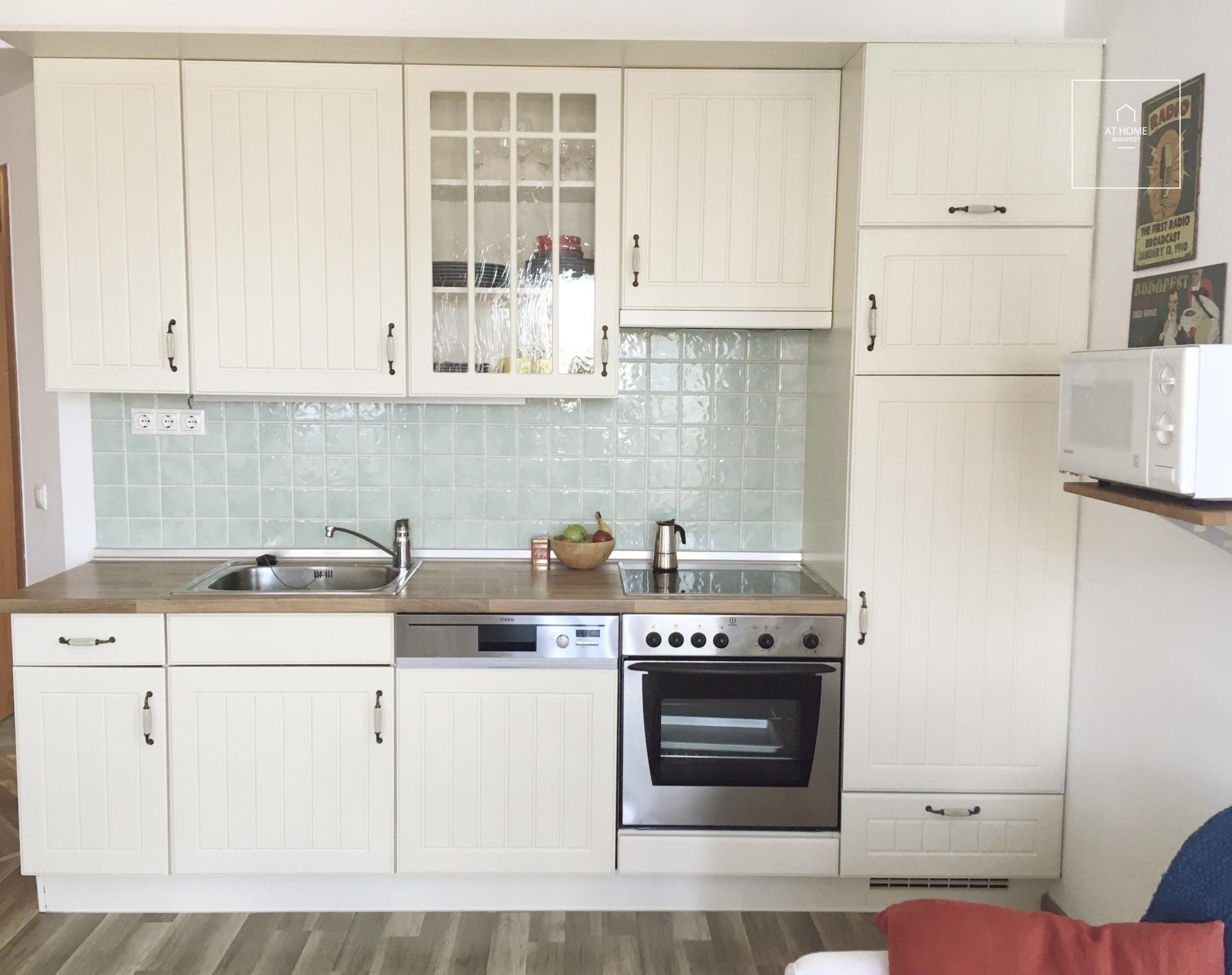 Sunny apartment for rent Budapest VI. district, Belváros