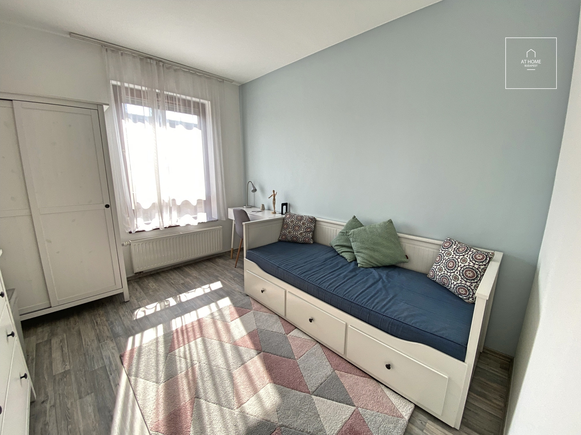 Sunny apartment for rent Budapest VI. district, Belváros