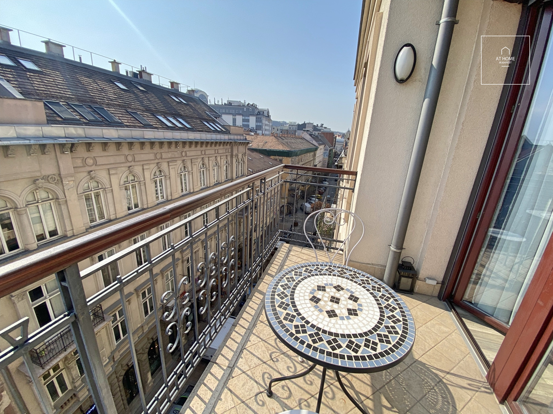 Sunny apartment for rent Budapest VI. district, Belváros