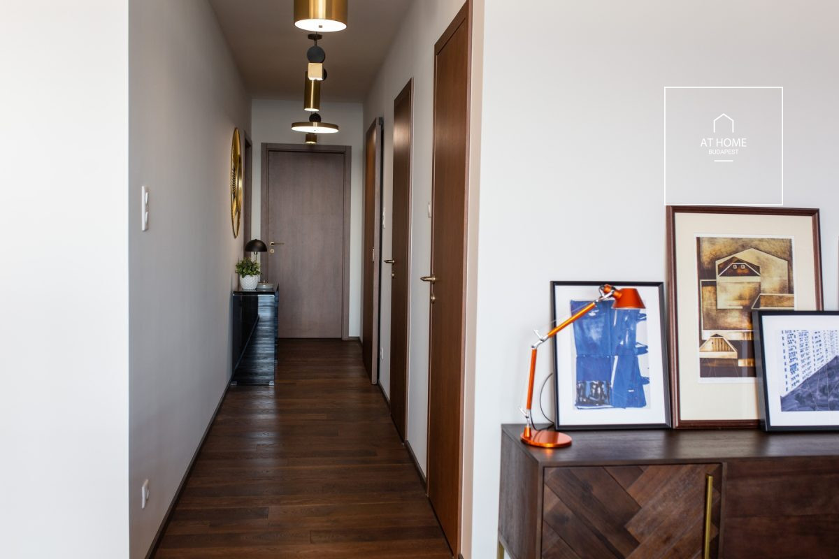 Panoramic 2-bedroom apartment with a 30 sqm terrace on Gellért Hill