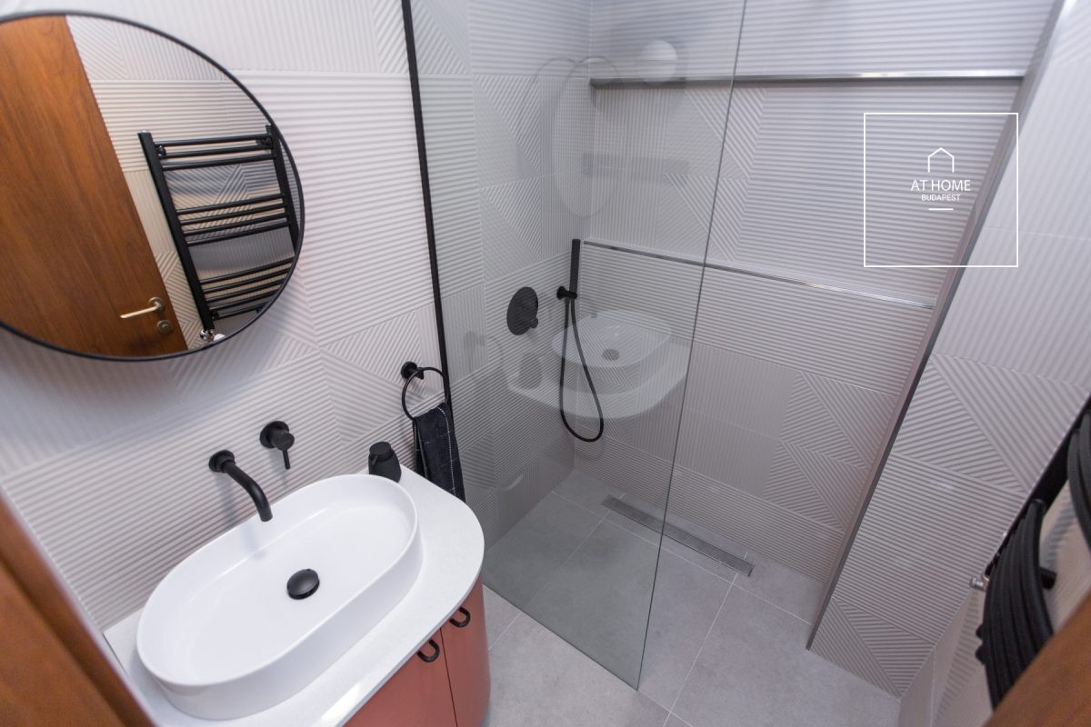 Panoramic 2-bedroom apartment with a 30 sqm terrace on Gellért Hill