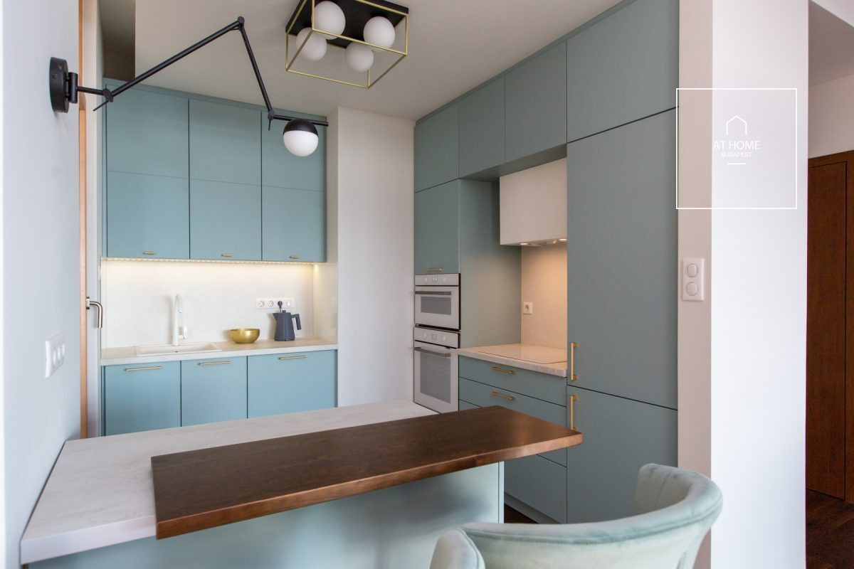 Panoramic 2-bedroom apartment with a 30 sqm terrace on Gellért Hill