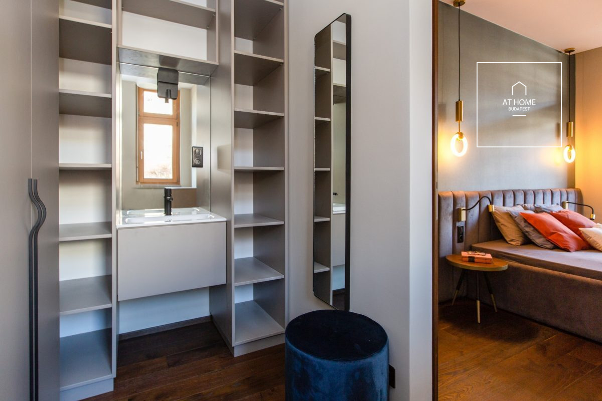 Panoramic 2-bedroom apartment with a 30 sqm terrace on Gellért Hill