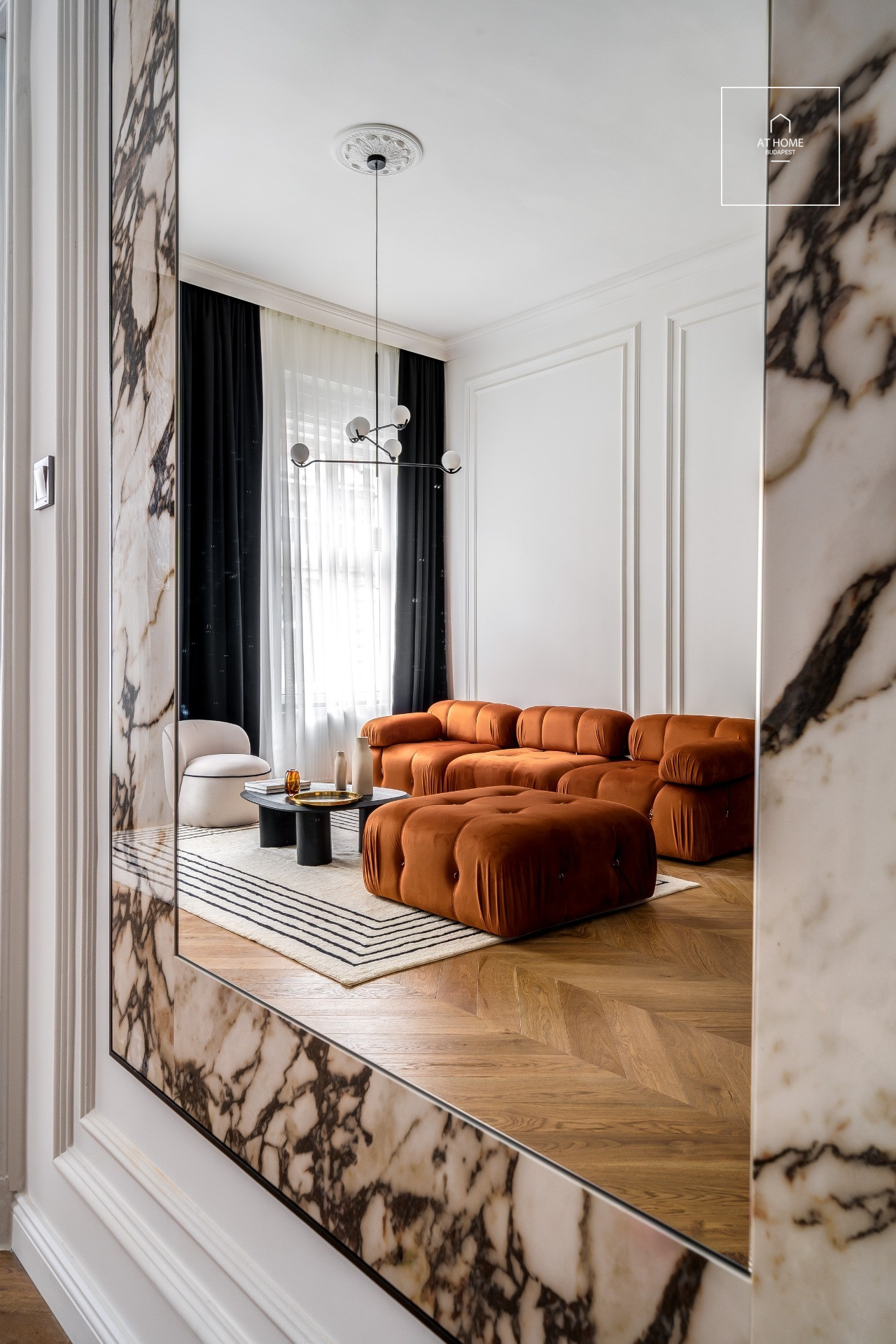 Exclusive designer apartment for rent in the heart of downtown Budapest, District V.
