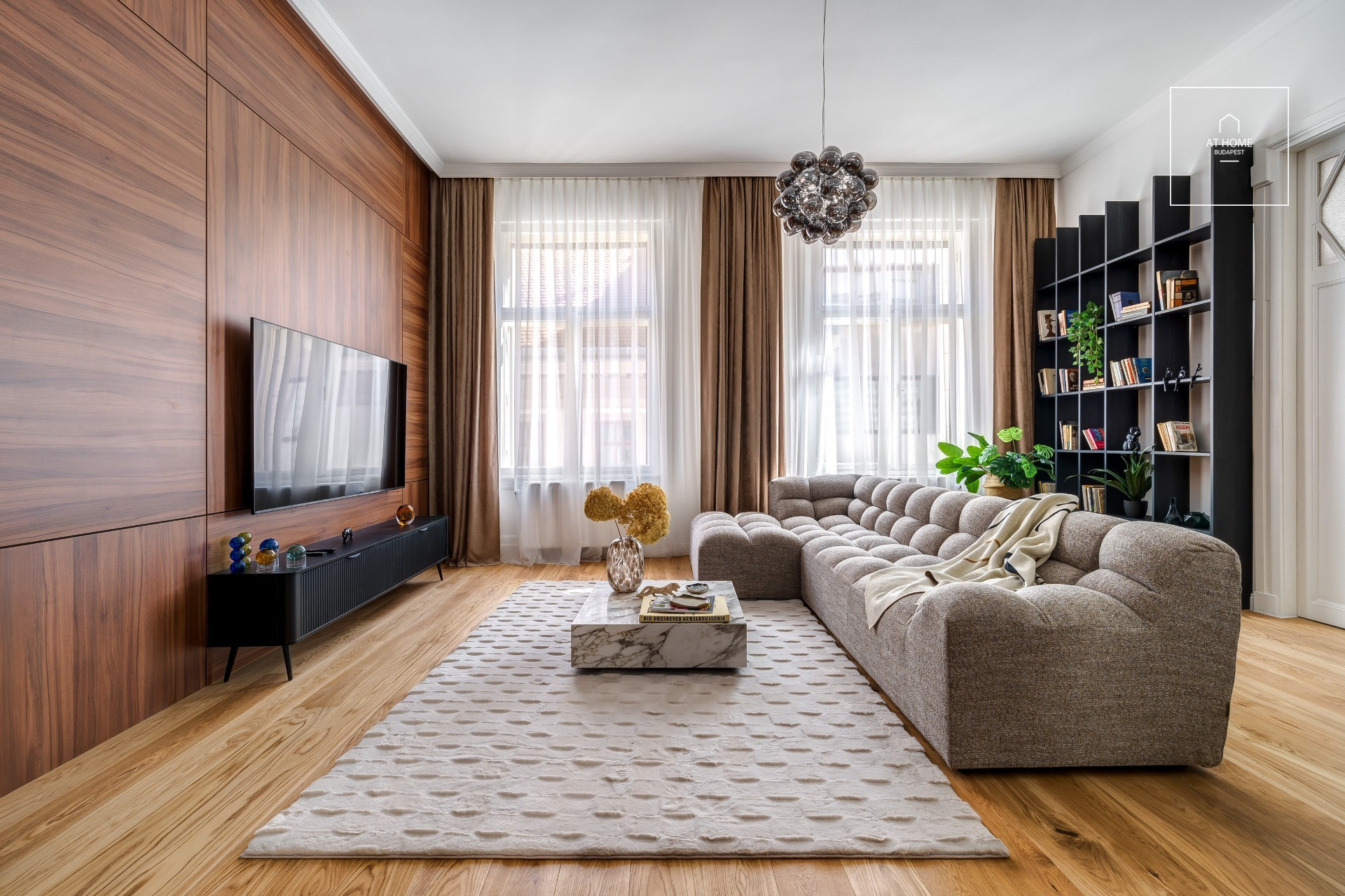 Spacious two luxury apartment available for rent in the very heart of Budapest’s prestigious District V.