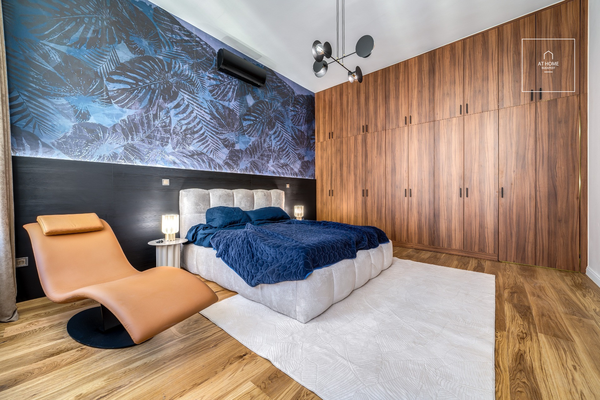 Spacious two luxury apartment available for rent in the very heart of Budapest’s prestigious District V.