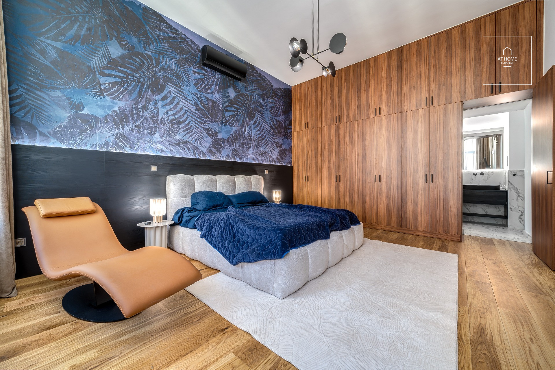 Spacious two luxury apartment available for rent in the very heart of Budapest’s prestigious District V.