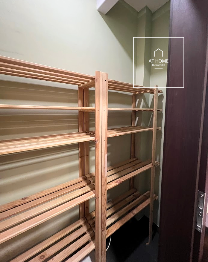 Renovated 3-bedroom apartment with balcony in the city centre, refurbished in 2020