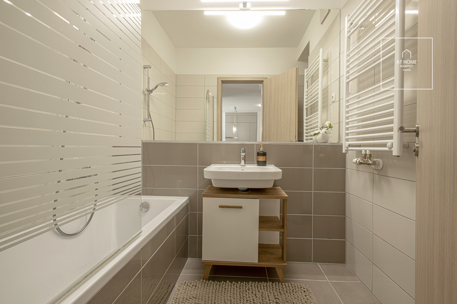 66 sqm two-bedroom apartment with terrace in District VI, Terézváros