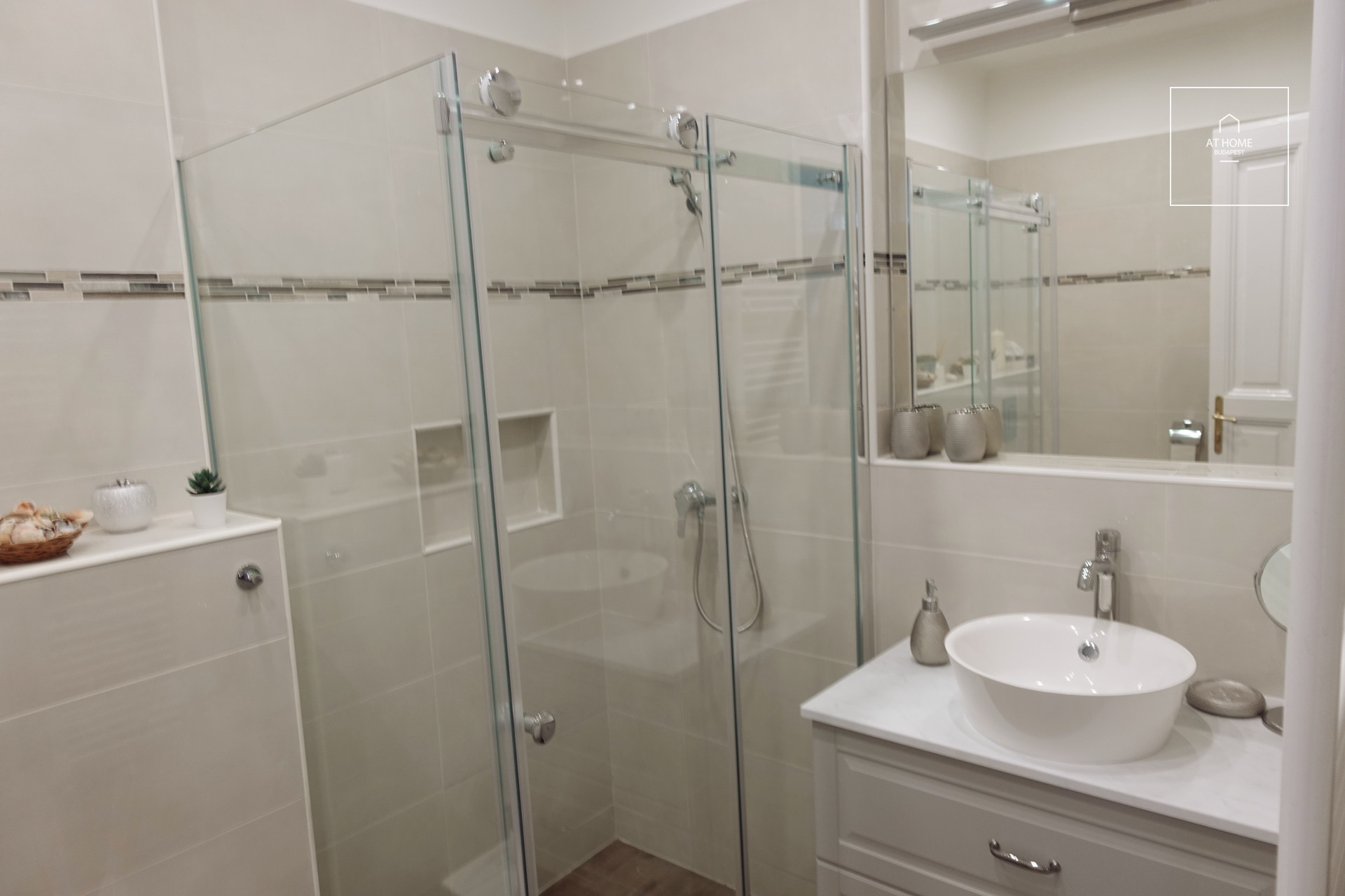 Sunny villa apartment for rent Budapest XII. district, Magasút