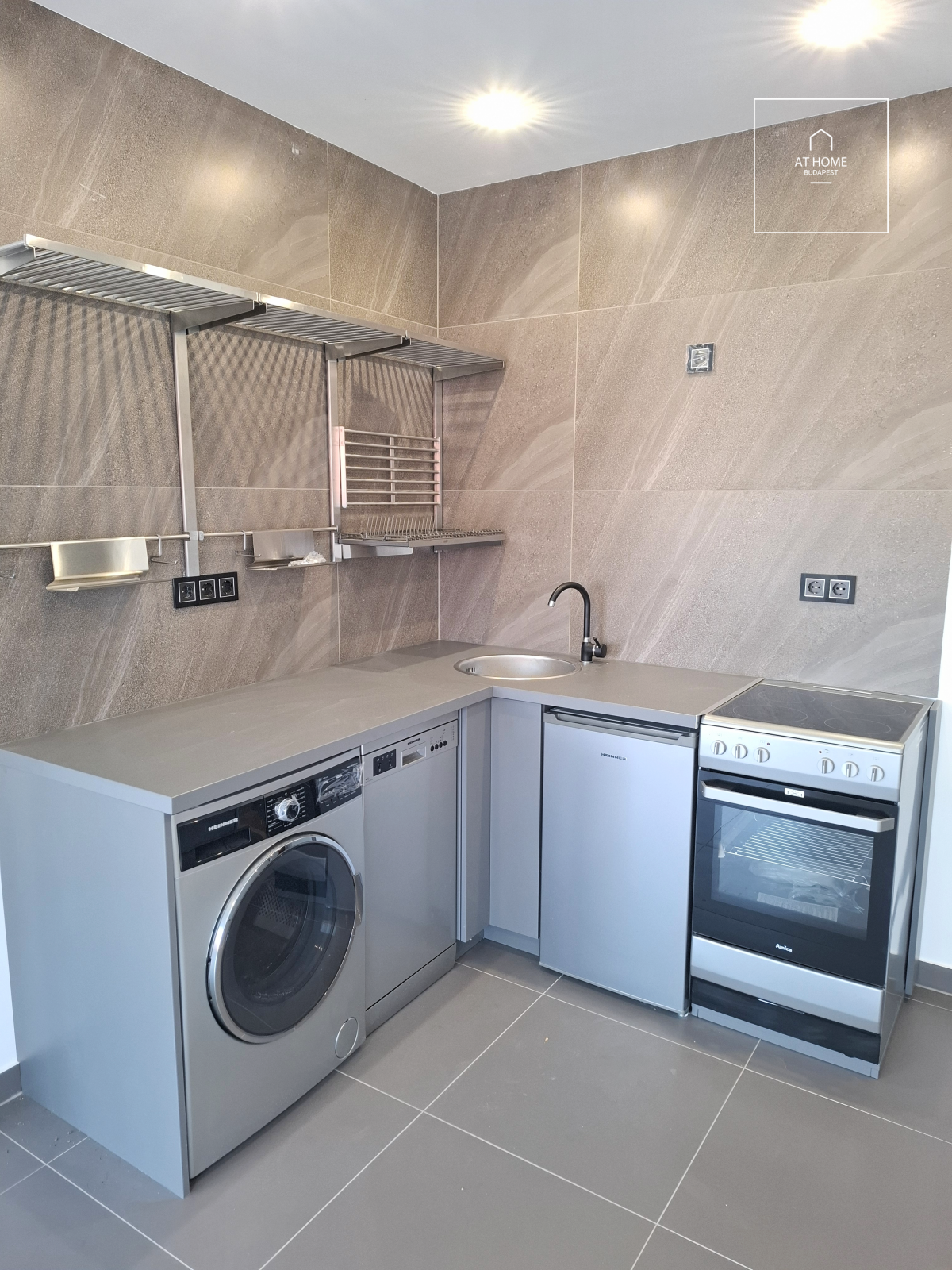 Studio apartment with terrace for sale  in District II, Zöldmál, Budapest