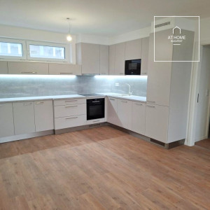 Newly built 3-bedroom apartment with two parking spaces and an electric charger in District 13