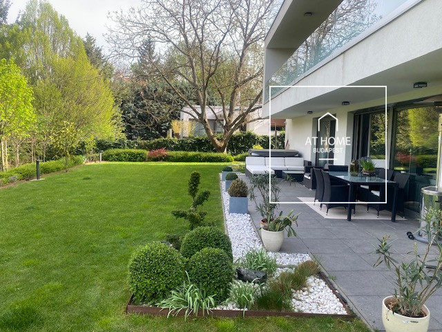 A premium four-bedroom apartment with private garden is available for rent in Budapest, 2nd district, Lipótmező.