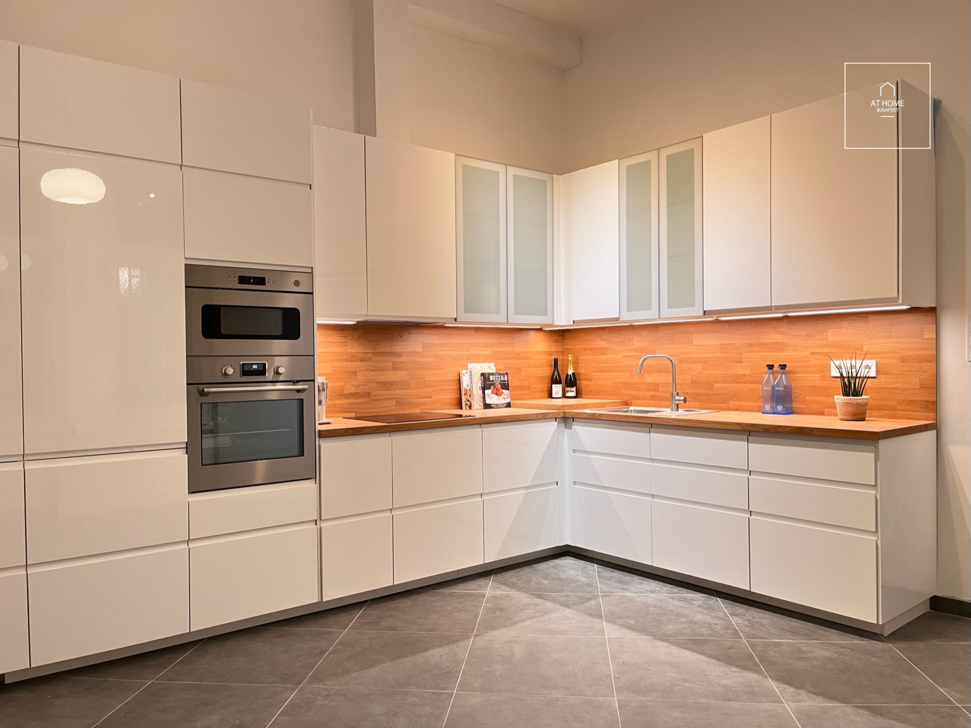 Refurbished, modern apartment for rent Budapest VI. district, Terézváros