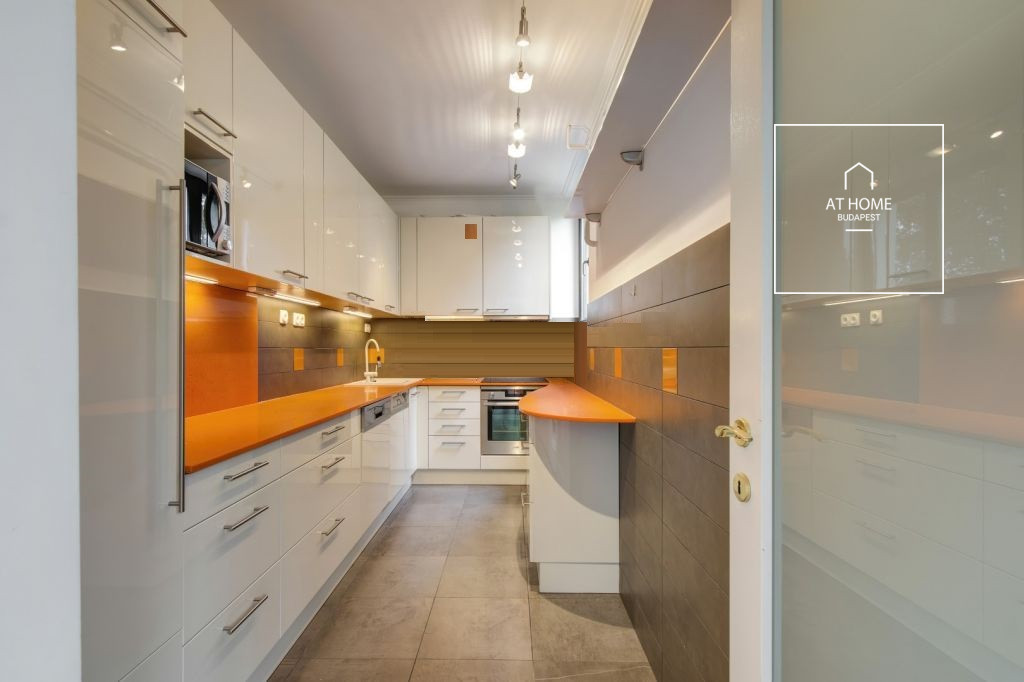 Detached family house for rent in the 2nd district of Budapest