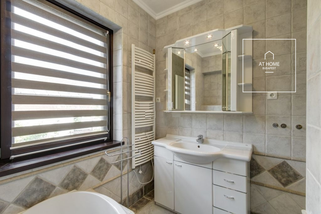 Detached family house for rent in the 2nd district of Budapest