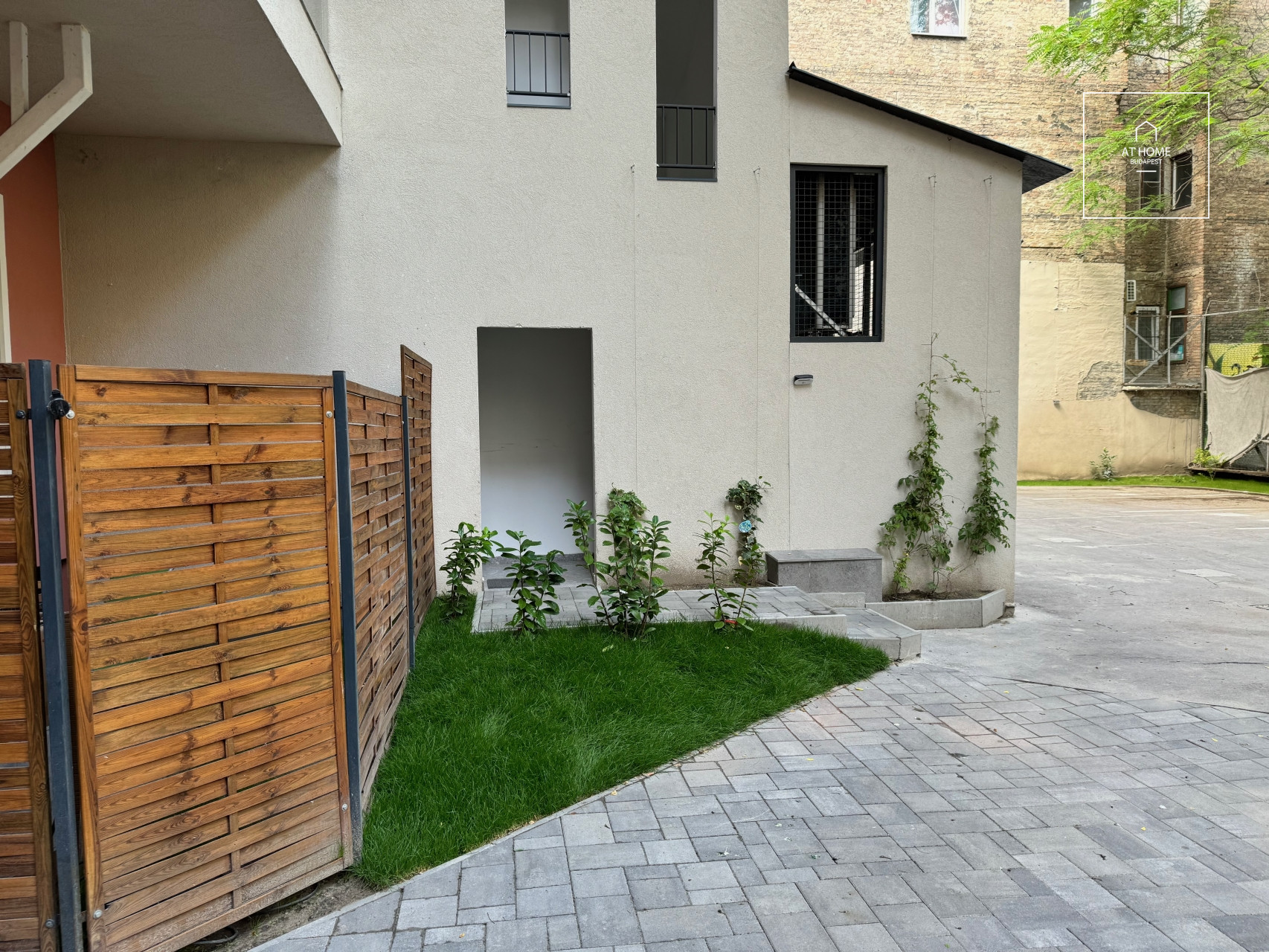 Newly built apartment with garden for rent in Budapest 6th district,  Külső-Terézváros