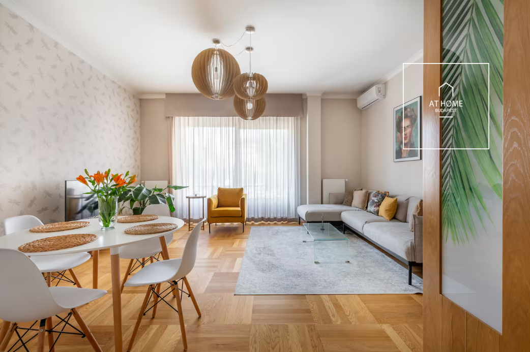 Renovated 3-Bedroom Stylish Apartment by the Basilica