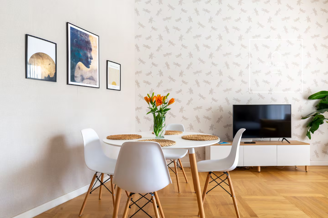 Renovated 3-Bedroom Stylish Apartment by the Basilica