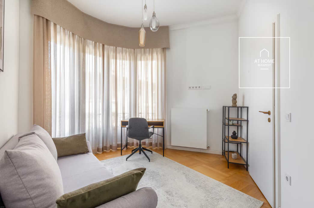 Renovated 3-Bedroom Stylish Apartment by the Basilica
