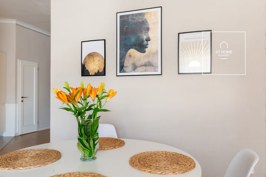 Renovated 3-Bedroom Stylish Apartment by the Basilica